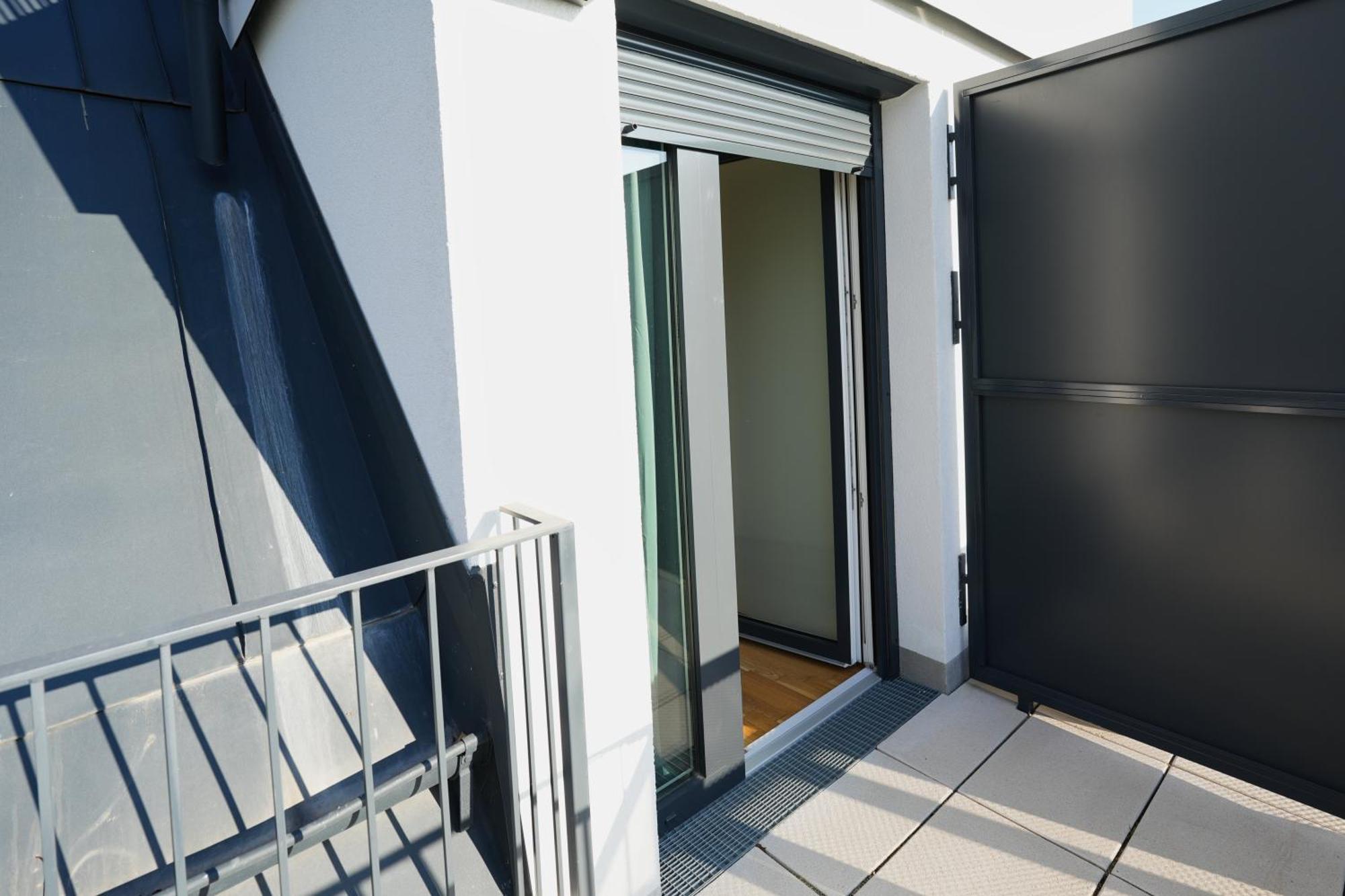 Modern Design Meets Green Comfort - Stay In Style At Carl'S Design Residences L Parking & Great Connection To City Center Виена Екстериор снимка