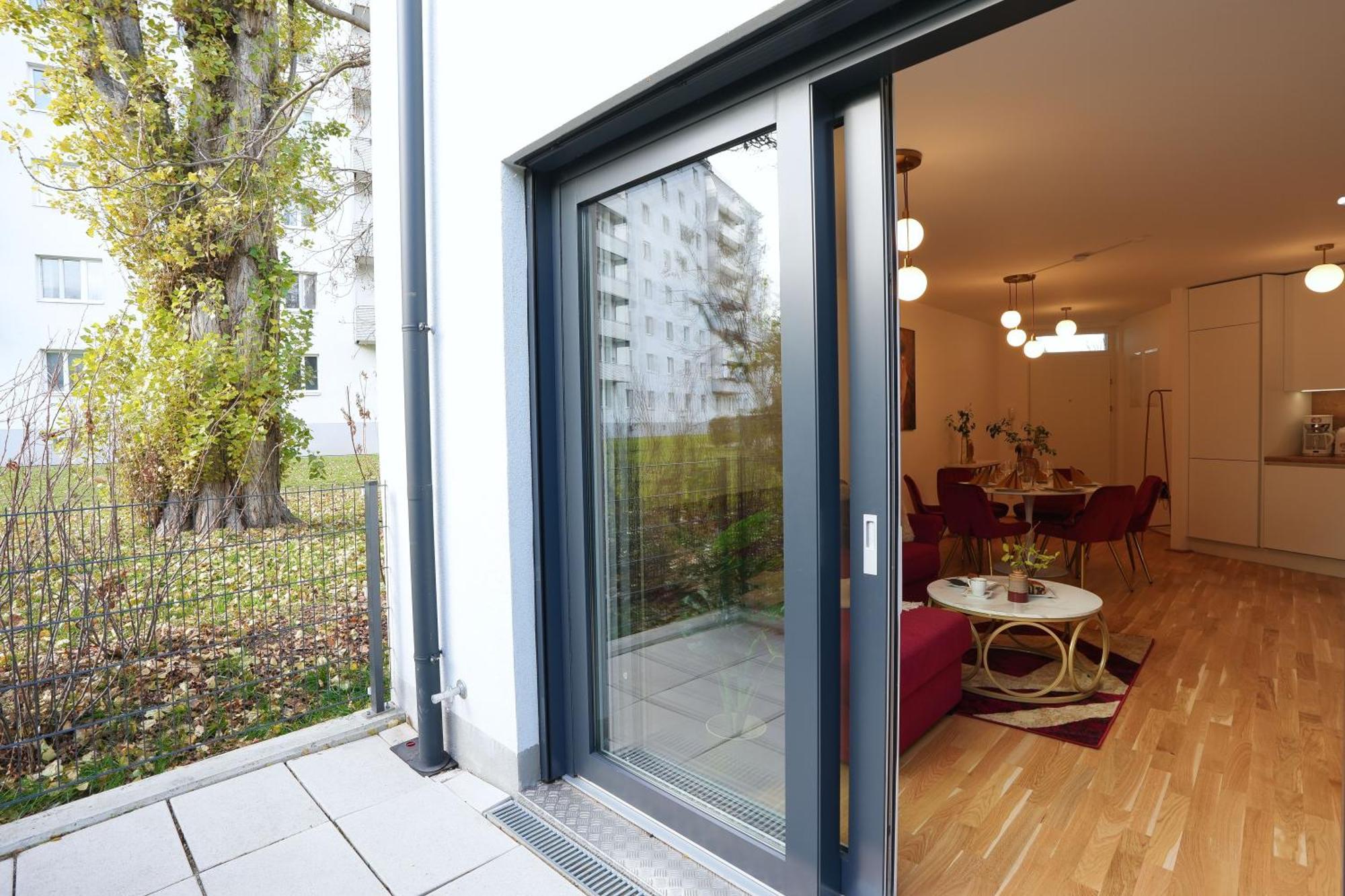 Modern Design Meets Green Comfort - Stay In Style At Carl'S Design Residences L Parking & Great Connection To City Center Виена Екстериор снимка